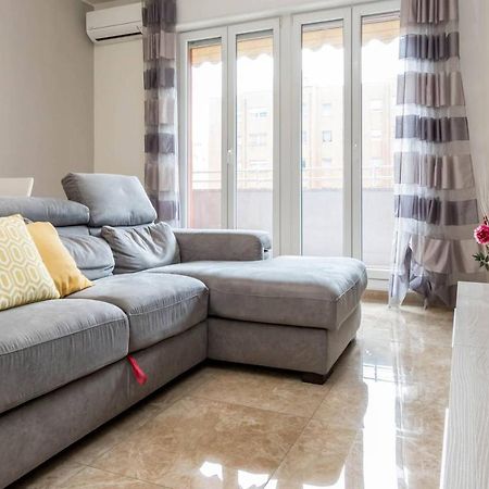 Altido Lovely Apt For 6 Located In Vibrant Gallaratese Milano Exterior foto