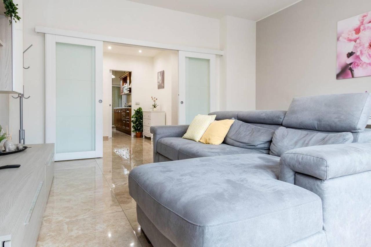 Altido Lovely Apt For 6 Located In Vibrant Gallaratese Milano Exterior foto