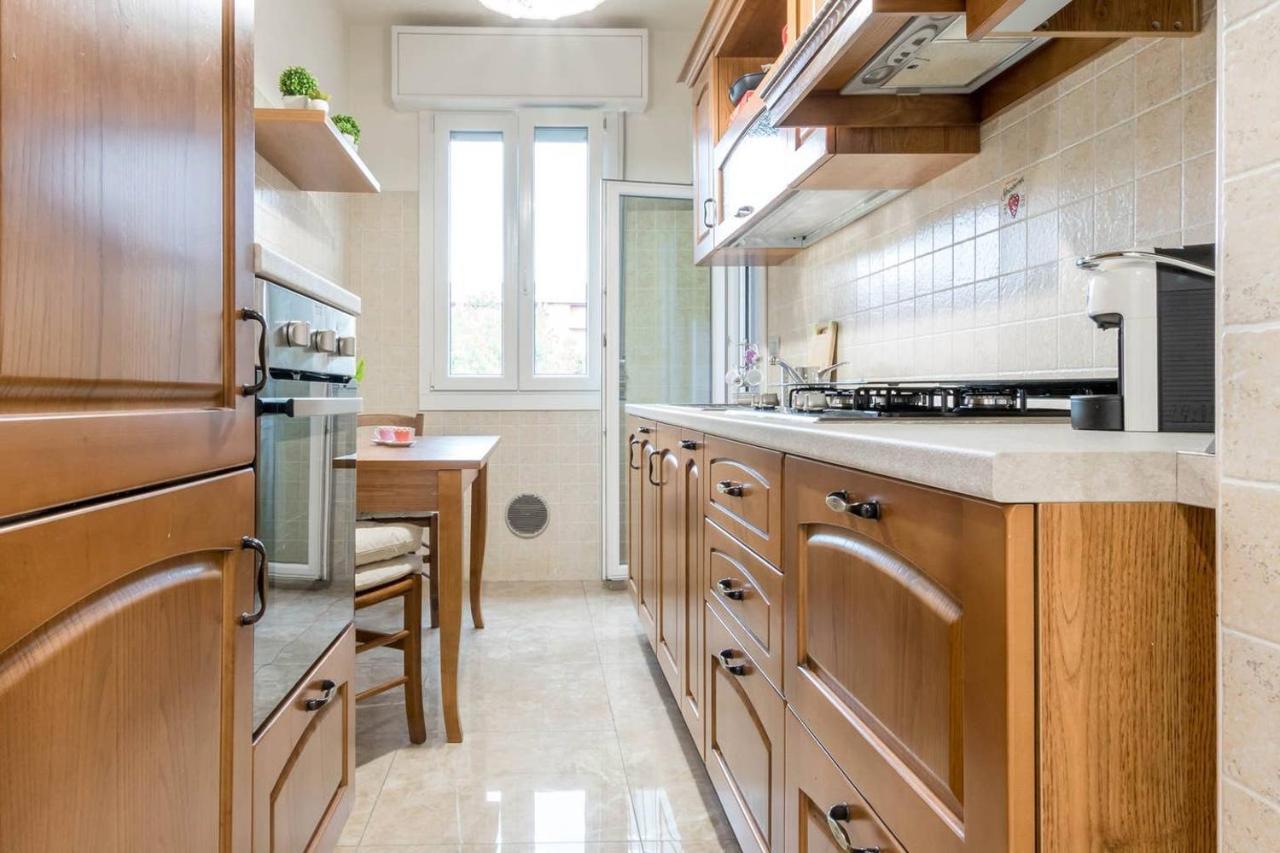 Altido Lovely Apt For 6 Located In Vibrant Gallaratese Milano Exterior foto