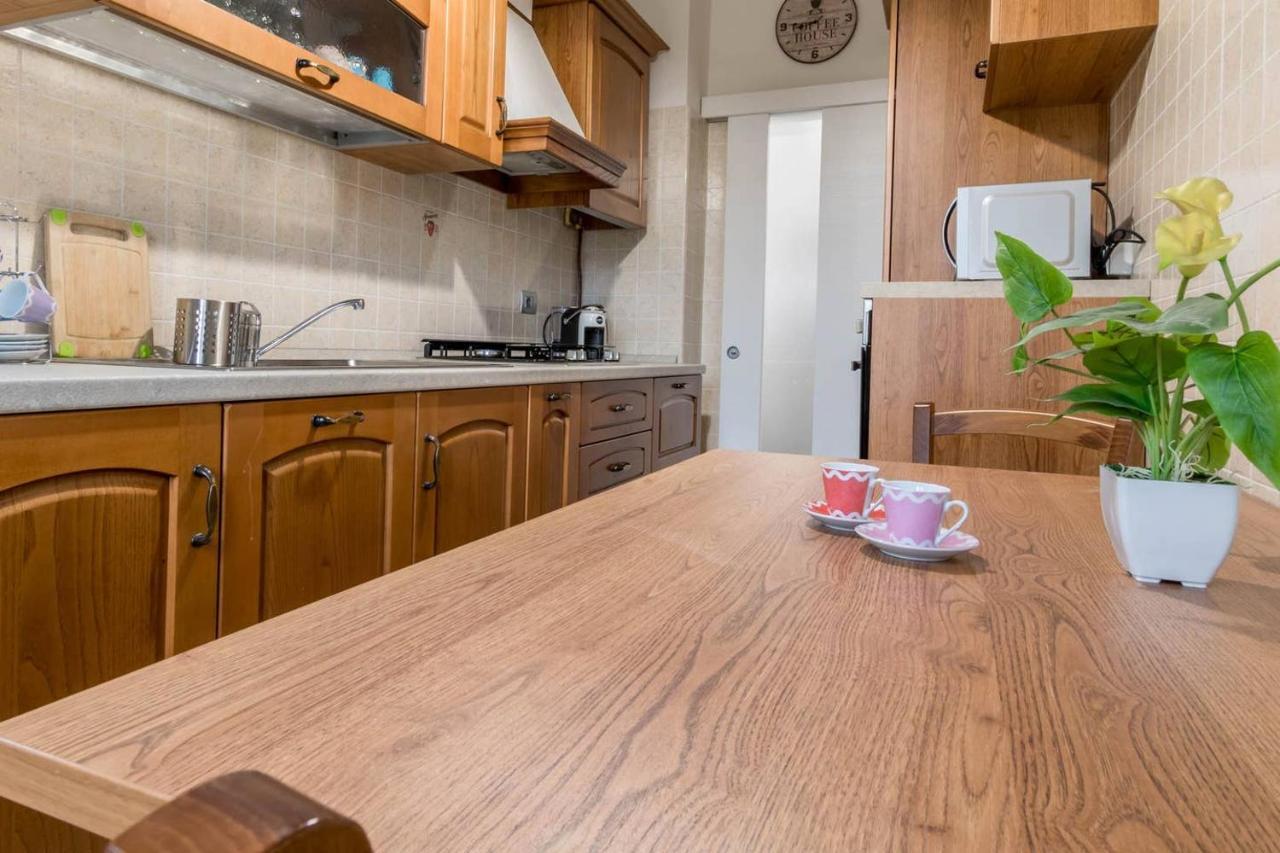 Altido Lovely Apt For 6 Located In Vibrant Gallaratese Milano Exterior foto