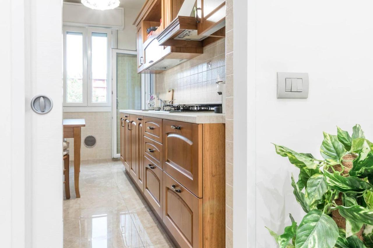 Altido Lovely Apt For 6 Located In Vibrant Gallaratese Milano Exterior foto