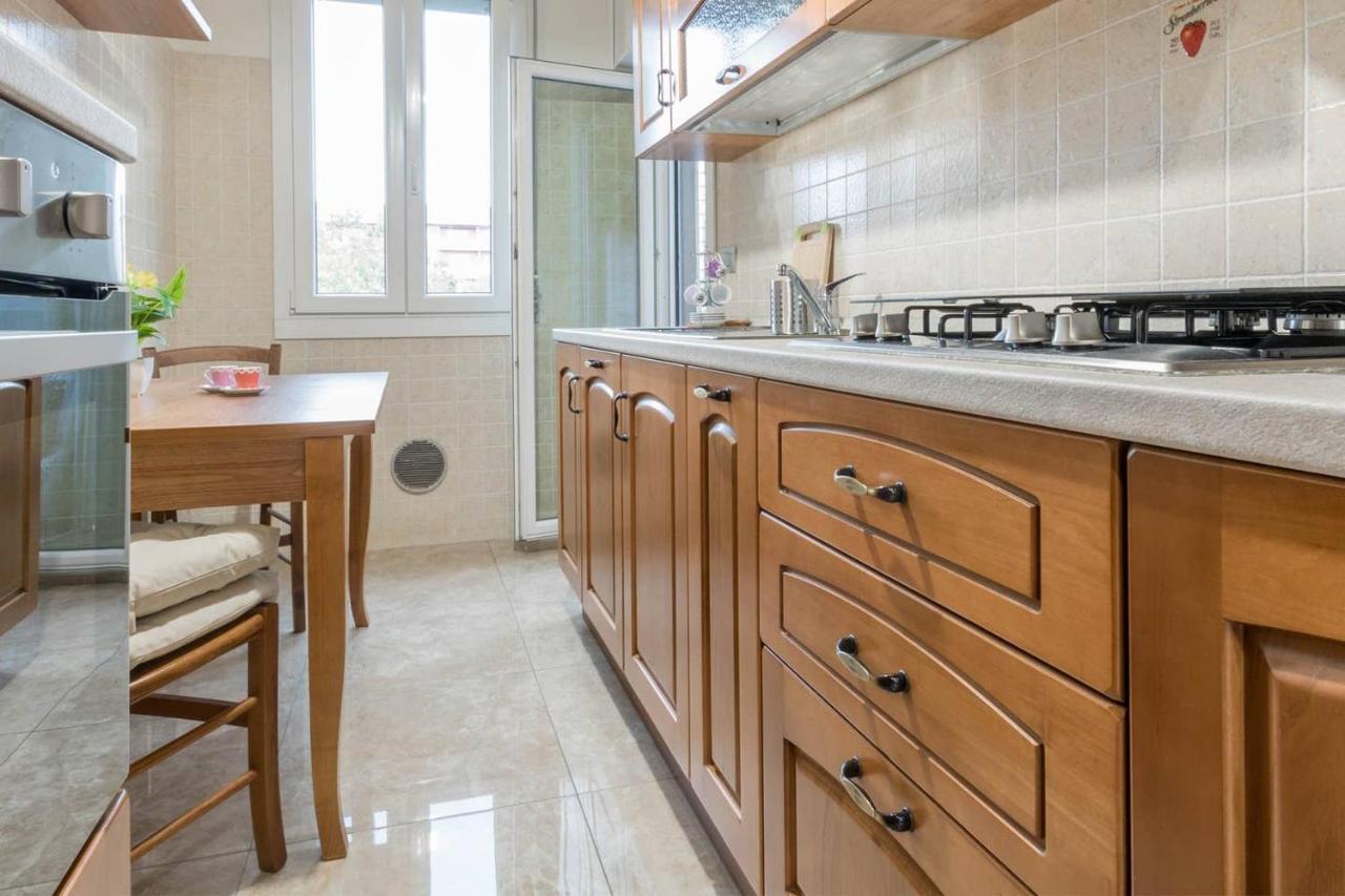 Altido Lovely Apt For 6 Located In Vibrant Gallaratese Milano Exterior foto