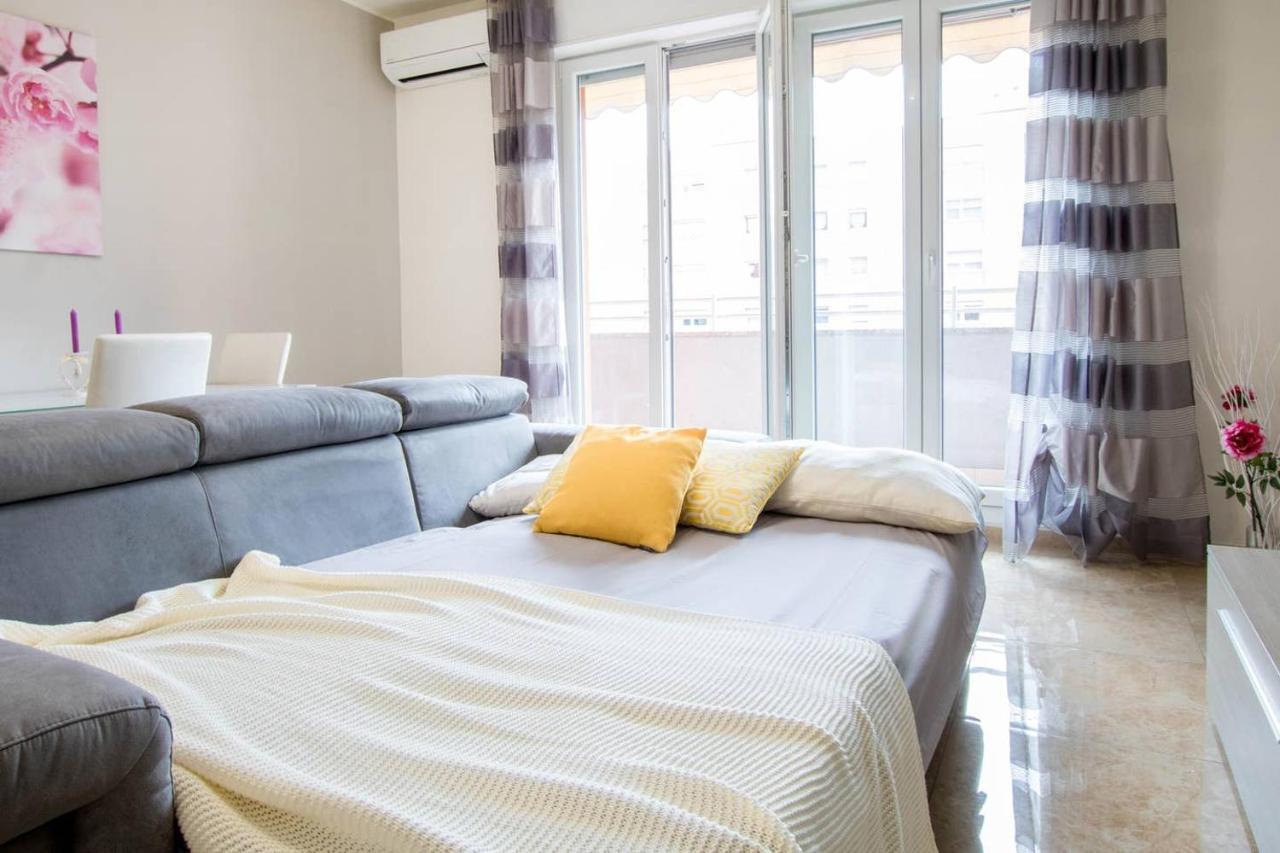 Altido Lovely Apt For 6 Located In Vibrant Gallaratese Milano Exterior foto