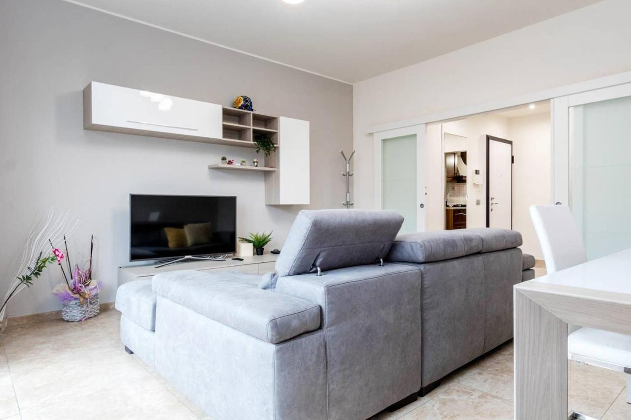Altido Lovely Apt For 6 Located In Vibrant Gallaratese Milano Exterior foto