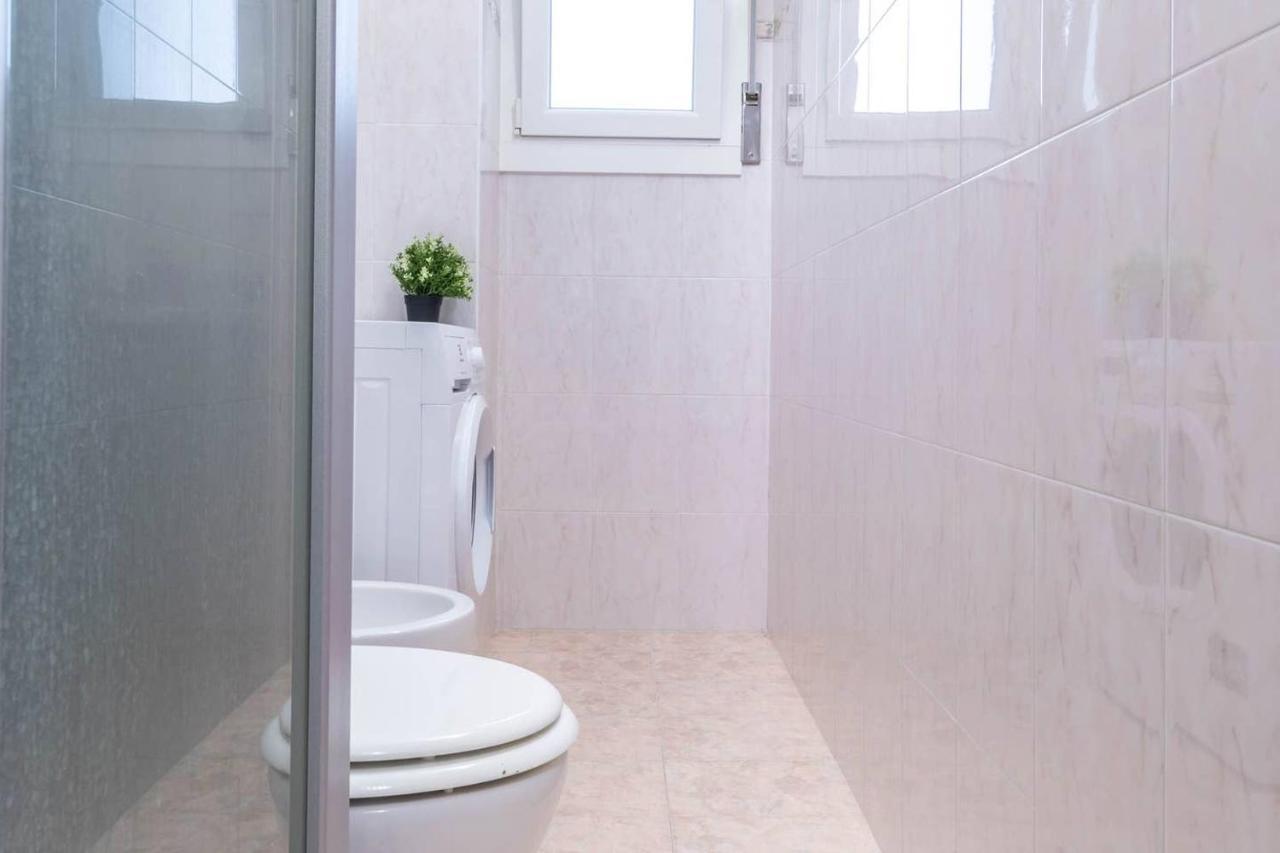 Altido Lovely Apt For 6 Located In Vibrant Gallaratese Milano Exterior foto